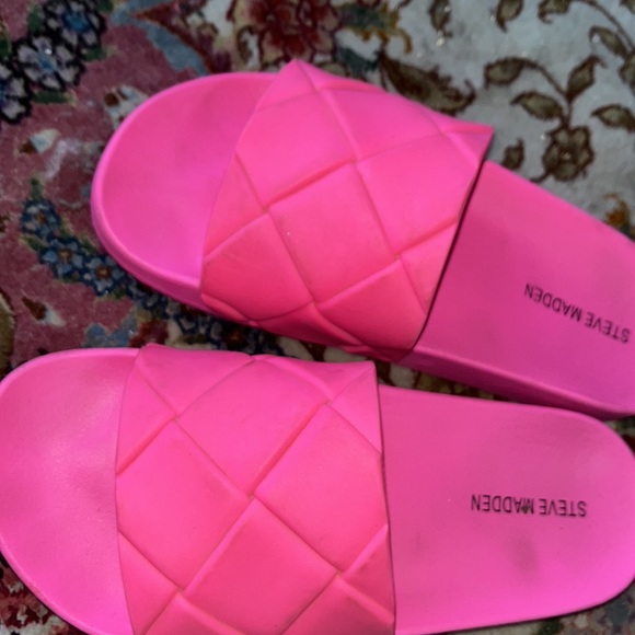 Steve Madden Neon Pink Slides 🌵7 - Picture 2 of 11